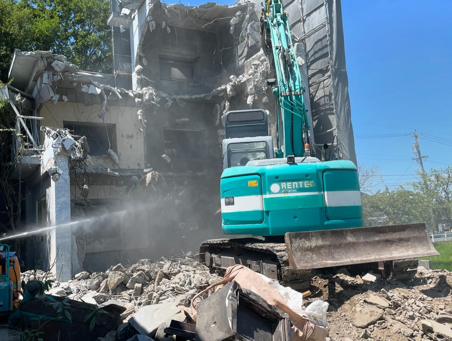 岐阜県大垣市にて、樹木の伐採とRC解体をさせて頂きました🌳🏗...